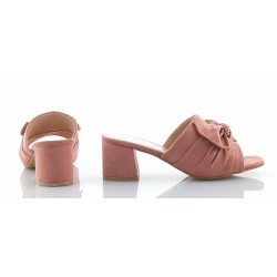 Klapki zamszowe z kokardą na słupku 6 cm. różowe