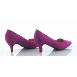 Czółenka zamszowe na niskiej szpilce 5,5 cm. szpic fuksja