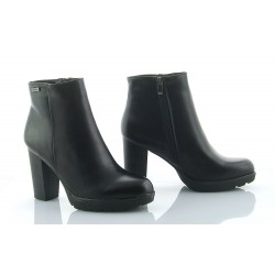 Botki damskie na słupku 9 cm. platforma czarne
