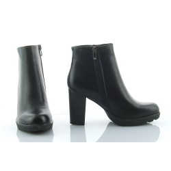 Botki damskie na słupku 9 cm. platforma czarne