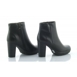 Botki damskie na słupku 9 cm. platforma czarne