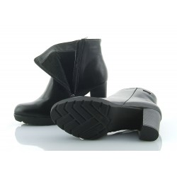 Botki damskie na słupku 9 cm. platforma czarne