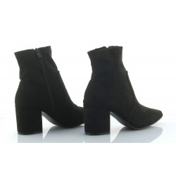 Botki zamszowe na słupku 7 cm. szpic czarne