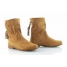 Botki zamszowe na płaskim obcasie wsuwane camel