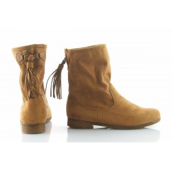 Botki zamszowe na płaskim obcasie wsuwane camel