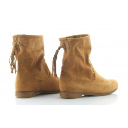 Botki zamszowe na płaskim obcasie wsuwane camel