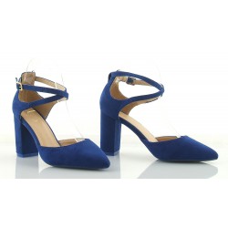 Czółenka zamszowe na słupku 8,5 cm. pasek niebieskie