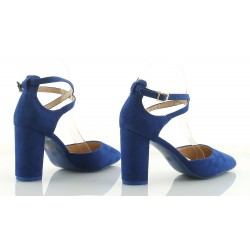 Czółenka zamszowe na słupku 8,5 cm. pasek niebieskie