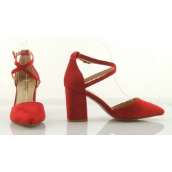 Czółenka zamszowe na słupku 8 cm. pasek czerwone