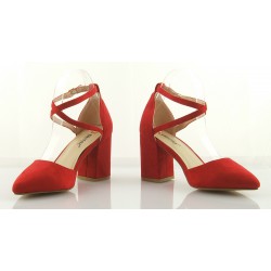 Czółenka zamszowe na słupku 8 cm. pasek czerwone