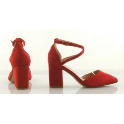 Czółenka zamszowe na słupku 8 cm. pasek czerwone