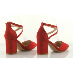 Czółenka zamszowe na słupku 8 cm. pasek czerwone