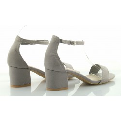 Sandały zamszowe na słupku 6 cm. pasek szare