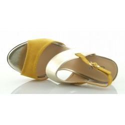 Sandały zamszowe na słupku 9 cm. żółte złote
