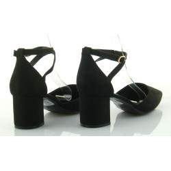 Czółenka zamszowe na słupku 6 cm. pasek czarne