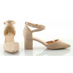 Czółenka zamszowe na słupku 6 cm. pasek beżowe