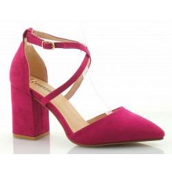 Czółenka zamszowe na słupku...