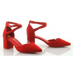 Czółenka zamszowe na słupku 6 cm. pasek czerwone