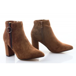 Botki zamszowe na słupku 8 cm. szpic  camel