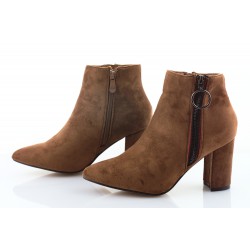 Botki zamszowe na słupku 8 cm. szpic  camel