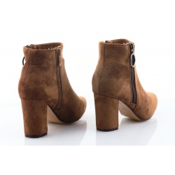 Botki zamszowe na słupku 8 cm. szpic  camel