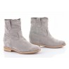 Botki zamszowe na obcasie i koturnie szare