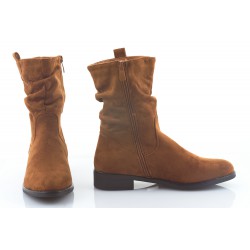 Botki zamszowe na niskim obcasie camel