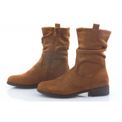 Botki zamszowe na niskim obcasie camel