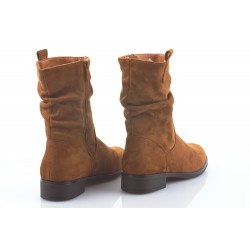 Botki zamszowe na niskim obcasie camel