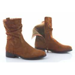 Botki zamszowe na niskim obcasie camel