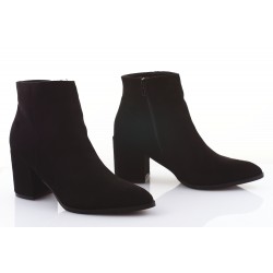 Botki zamszowe na słupku 7 cm. szpic czarne