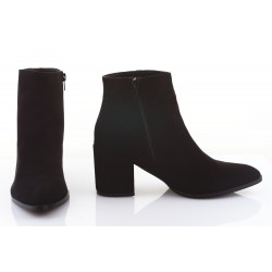 Botki zamszowe na słupku 7 cm. szpic czarne