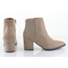 Botki zamszowe na słupku 7 cm. szpic beżowe