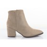 Botki zamszowe na słupku 7 cm. szpic beżowe