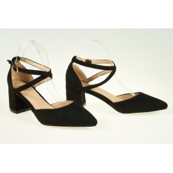 Czółenka zamszowe na słupku 6 cm. pasek czarne