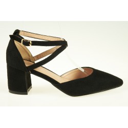 Czółenka zamszowe na słupku 6 cm. pasek czarne