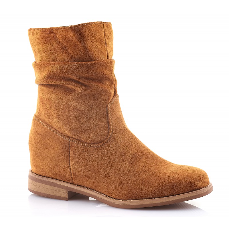 Botki zamszowe na obcasie i koturnie camel