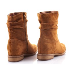 Botki zamszowe na obcasie i koturnie camel