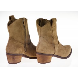 Botki kowbojki zamszowe na słupku 5 cm. beżowe