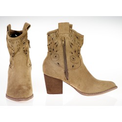 Botki kowbojki zamszowe ażurowe na słupku 7 cm. beżowe