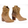 Botki kowbojki zamszowe ażurowe na słupku 7 cm. camelowe