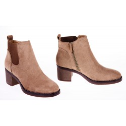 Botki zamszowe sztyblety na słupku 6 cm. beżowe