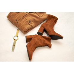 Botki zamszowe stretch na słupku 7,5 cm. szpic camel