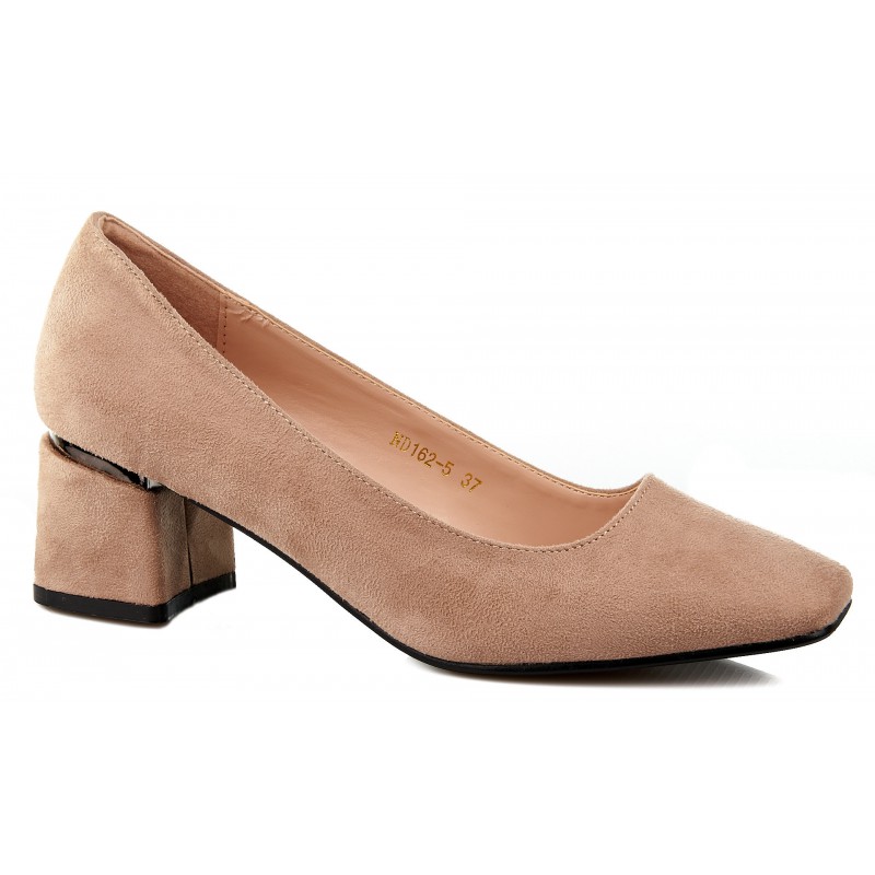 Czółenka zamszowe na niskim słupku 5 cm. beżowe