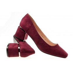 Czółenka zamszowe na niskim słupku 5 cm. bordowe