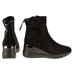 Botki zamszowe na koturnie 6 cm. czarne