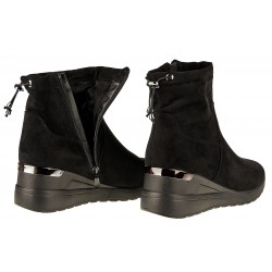 Botki zamszowe na koturnie 6 cm. czarne