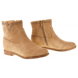 Botki zamszowe na obcasie i koturnie khaki