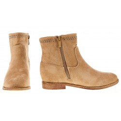 Botki zamszowe na obcasie i koturnie khaki