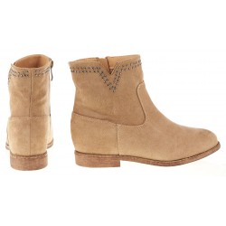 Botki zamszowe na obcasie i koturnie khaki